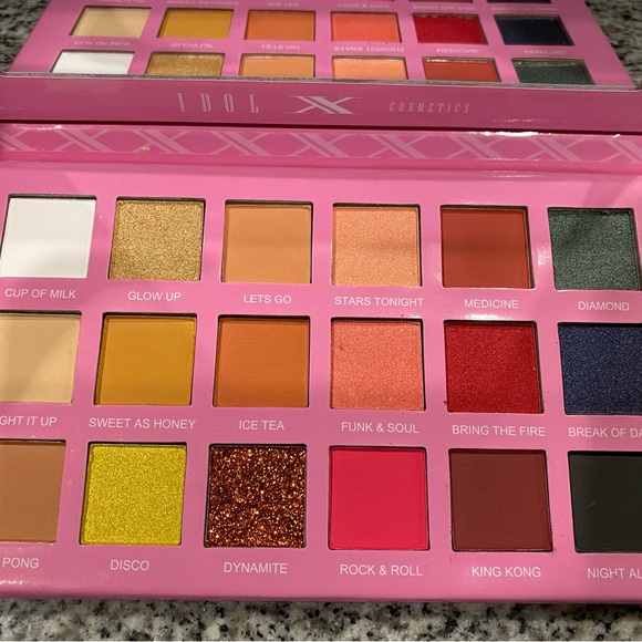 BTS eyeshadow palette - Picture 5 of 5